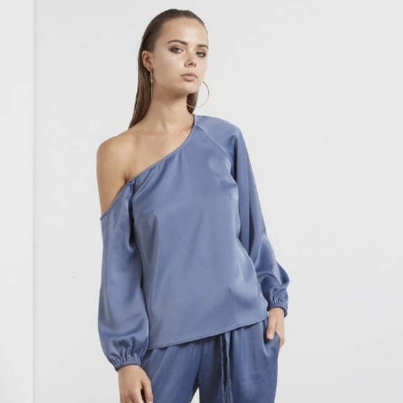 Shilla Ethereal Slinky top - Picture 2 of 4